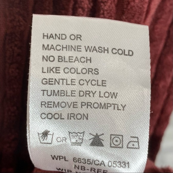 Woolrich Women's Large Corduroy Vest in Deep Ruby Full Zip Kinsdale Vest Pockets - Picture 8 of 8